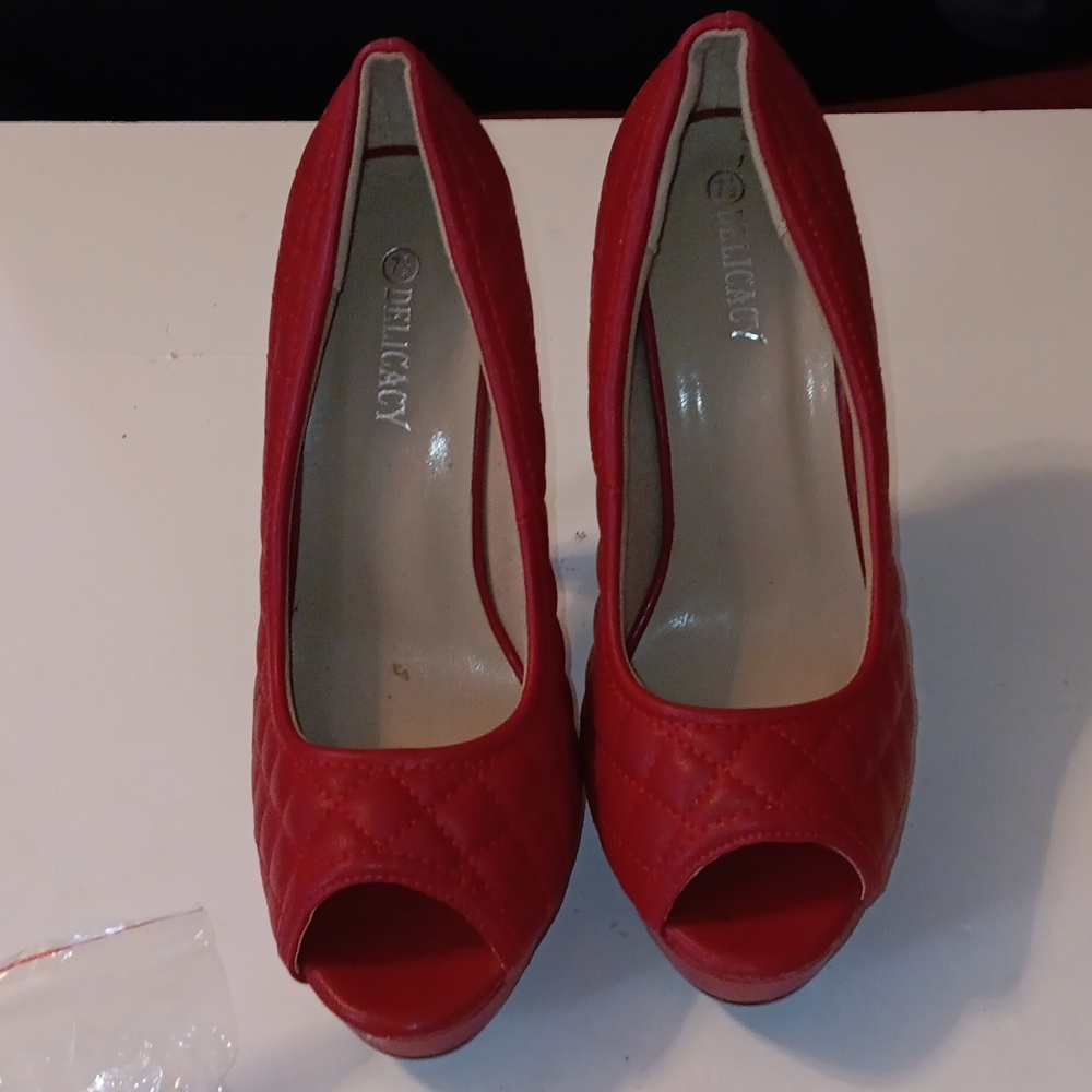 delicacy heels